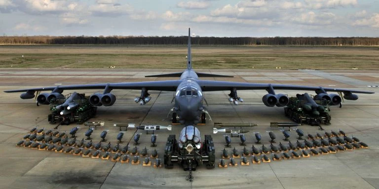 Το βομβαρδιστικό B-52 – O διαχρονικός πυλώνας της αμερικανικής αεροπορίας [Βίντεο]